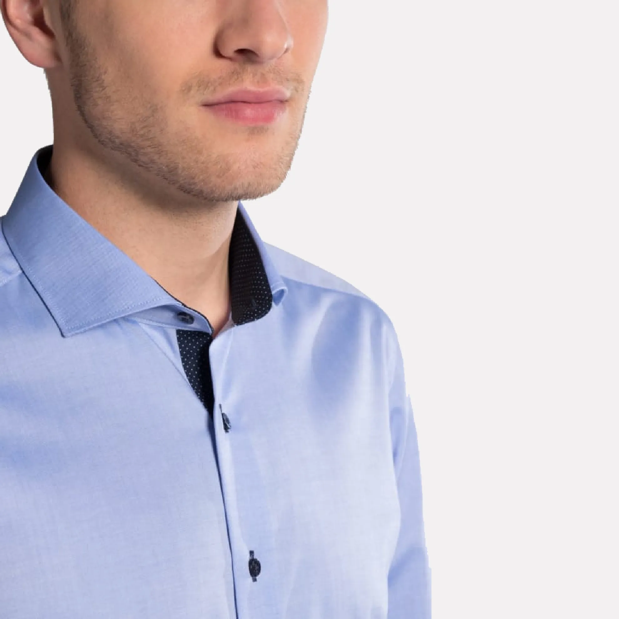 Slim Fit Cutaway Collar Shirt with Contrast Details / Light Blue